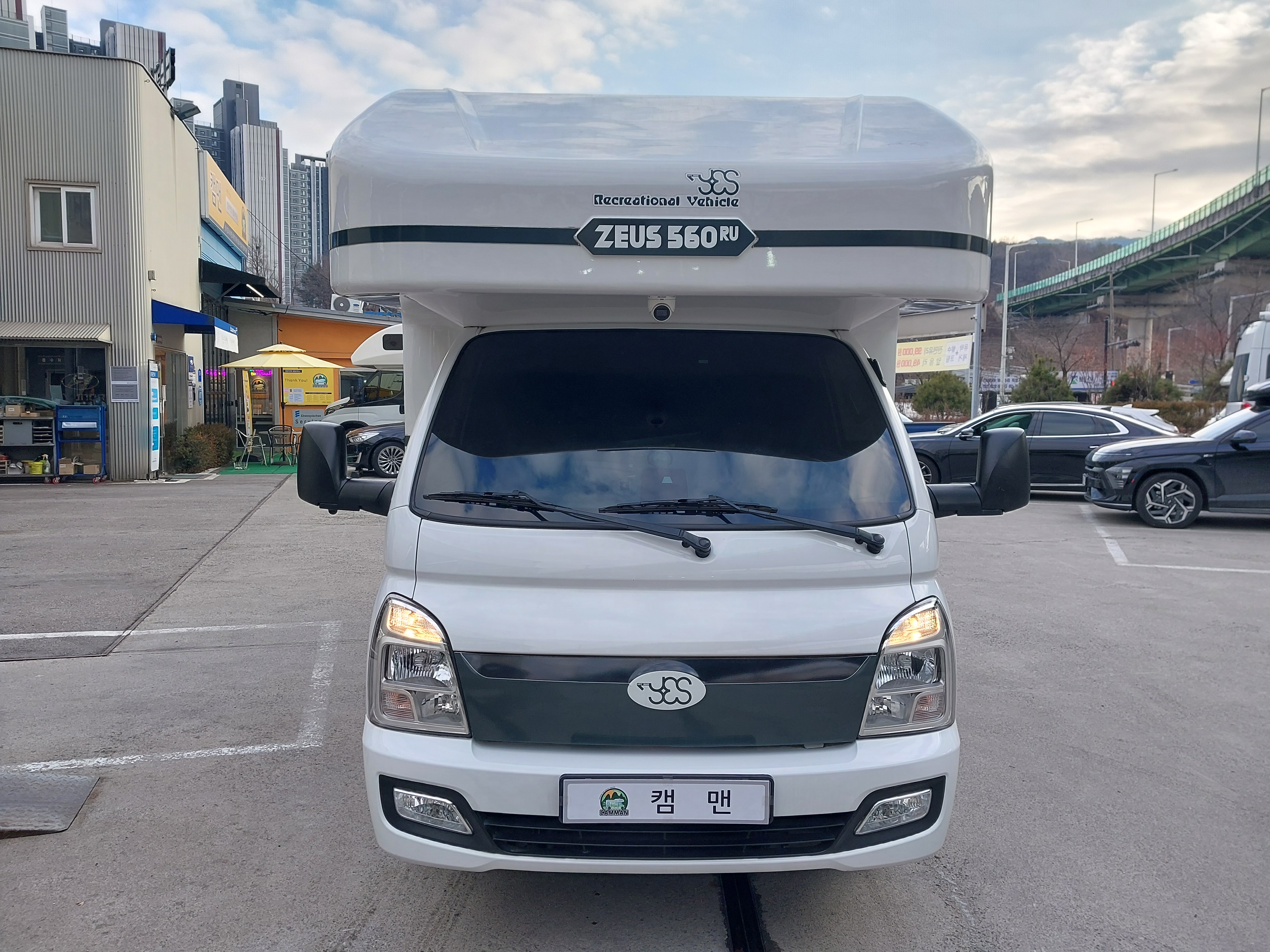 예스알브이캠핑카/ 제우스560 / 풀옵션/ 22년11월식 / 21,850km
